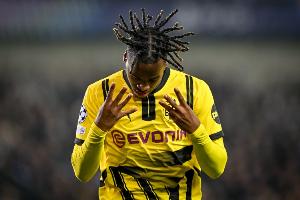 记者：多特已经为吉滕斯注册世俱杯资格，本月继续同切尔西谈判