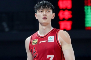 北京更新国内球员注册信息：新增曾凡博 为其进行了预注册