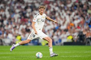 马卡：赫伊森的特点与布斯克茨相似，未来尝试踢中场或许是新发现