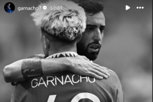 蓝军49号！加纳乔社媒晒身披49号球衣与B费合照