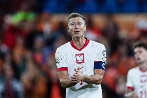 莱万：队长袖标事件被夸大了，当波兰队长从来、永远都不是问题