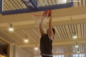 新狮们陆续报到，训练时的球馆也变得更“热闹”了😁