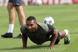 图片报：拜仁战切尔西前最后一练进行抢圈练习，输队须进行俯卧撑