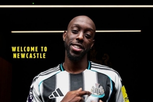 天空记者：纽卡主帅埃迪豪确认，维萨将缺阵至十月国际比赛日后