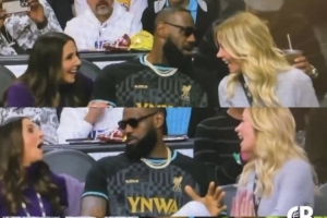 詹姆斯谈热梗：我走过去最先想到的就是祝珍妮和琳达妇女节快乐