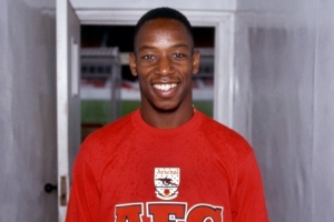 34年前的今天伊恩-赖特加盟阿森纳，为枪手出战288场185球31助