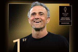 实至名归！官方：恩里克获克鲁伊夫奖，上赛季率巴黎夺4冠