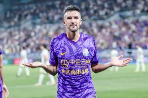 足球报：阿奇姆彭有望成为中超“头球王”，基莱斯将夺得左脚金靴