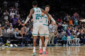 东部重建“钉子户”！蛰伏十年囤天赋🐝黄蜂打算憋个大的？