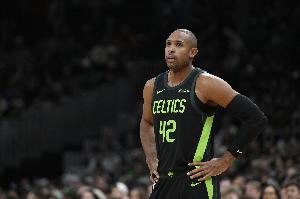 霍福德常规赛曾25次打勇士 场均14.9分9.4板为面对所有队最高！