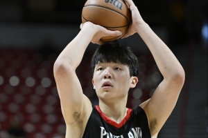 利拉德：杨瀚森真的很会打球 他很自信&比赛感觉让我印象深刻