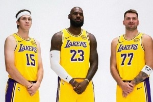 收藏啦！湖人新赛季定妆照出炉 东契奇瘦身&三巨头威武霸气