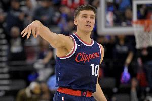 这就是CBA强度吗？博格丹上场130秒腰部酸痛退赛 本场不会回归！