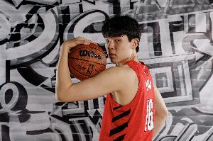 媒体人：杨瀚森的球商不适合搭配替补乱枪打鸟折返跑