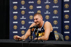 约基奇to卡梅隆-约翰逊：不用刻意融入 做你自己保持侵略性