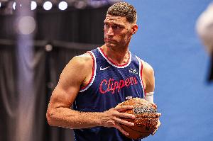 首节5分钟轰11分！大洛半场9分钟 6中5&三分4中3贡献13分