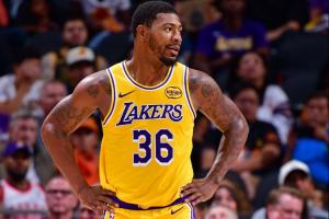 师傅干什么工作的？斯玛特全场出战20分钟 没有一次出手&包括罚球