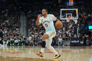 外线没开！凯尔登-约翰逊12中6&三分3中0拿到12分 另有1板1助