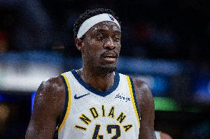 身陷犯规麻烦！西亚卡姆半场5中3得9分2板4助 已身背4犯了