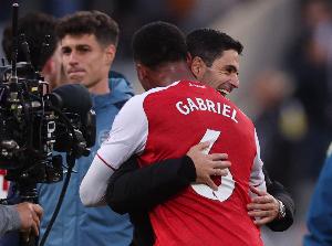 自20-21赛季以来，加布里埃尔是唯一直接参与20粒英超进球的中卫