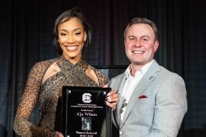 阿贾-威尔逊入选母校南卡名人堂 阿德巴约陪同出席