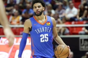 SGA：和阿杰伊-米切尔打球像是街头篮球 他不需要太多固定体系