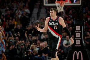 发挥高效！首发中锋克林根6投4中&罚球5中5砍下14分8篮板 4个前场