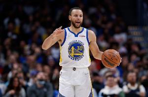 库里：开局就是背靠背&4天3战 我们赢了和掘金的硬仗 今晚也很拼