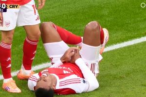 😱太痛了！加布里埃尔争顶后裆部直直撞向立柱