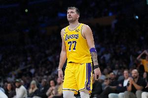 Shams：东契奇左手手指扭伤及左腿挫伤 至少缺阵一周