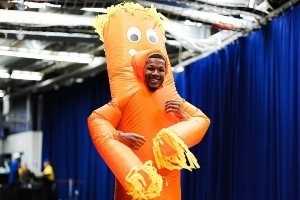 雷霆新秀入场穿搭：索伯&扬布拉德&巴恩海泽万圣节造型 谁最搞怪