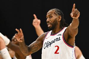 外线找到手感！小卡第三节三分4中3砍下12分2篮板！