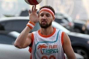 ESPN晒球员经典万圣节造型：库里化身拼图杀人狂 老詹变恐怖小丑