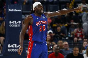 成得分手了？斯图尔特18中9得26分14板4盖帽 出手数队内仅次于CC