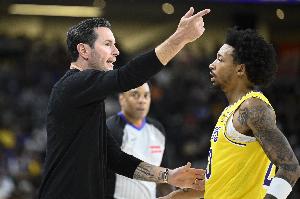 最多出战50场！媒体人：小尼克-史密斯是双向球员 在湖人机会有限