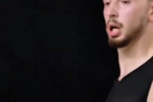 持续进步！申京社媒晒住跟范弗里特一起训练视频