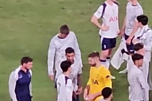 谦让！孙兴慜赛后不想戴队长袖标，罗梅罗强行为其戴上