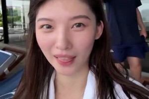 赖斯闯入镜头打招呼，小姐姐激动坏了😁