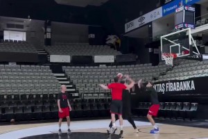 下赛季带领火箭更进一步？申京继续夏季特训