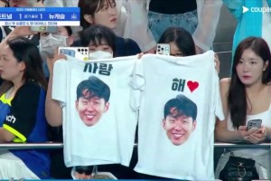 告别热刺！穿着清凉的韩国妹子致敬孙兴慜