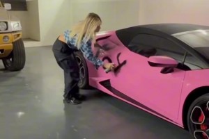 旺达竟然有一辆少女粉兰博基尼😍抛开旺达不谈这车真有魅力~