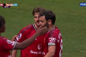 完全个人能力！芒特转身写意兜射远角破门！曼联2-1埃弗顿！