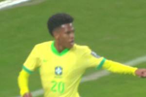 吉马良斯直塞太妙了，埃斯特旺推射得手，巴西1-0韩国