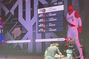 还得是自己人🥰林书豪参加2K活动，玩开拓者把瀚森提上首发！