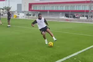 夸张！慢镜头看职业球员的肌肉记忆反应力有多快！