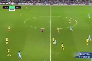 丁丁不看人转身60米精准长传看呆詹俊张路😱