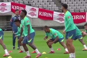 你俩肢体不协调啊！库尼亚和维尼修斯简直是俩活😆