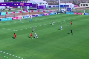 周欣怡抢点破门，U17中国女足3-0领先挪威