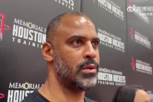 接化发！现场实拍梅西胸部停球精彩过人破门