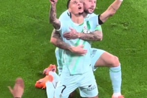 功夫不负有心人！南通门将蔡天龙点球前疯狂加练，上场连扑两点